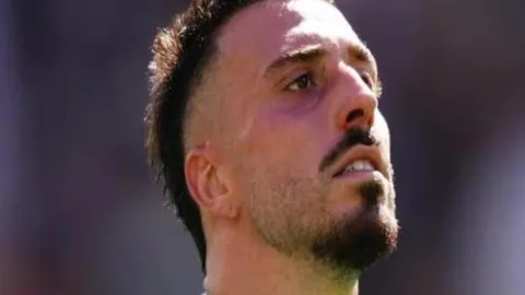 沃克荣膺选票，树立道德楷模光辉形象